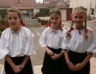DJEVOJICE U NARODNIM NONJAMA