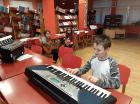 MHK - Izloba Glazbenih Instrumenata U kolskoj Knjinici