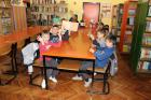 Uenici 1. Razreda Iz Sigeca U kolskoj Knjinici.