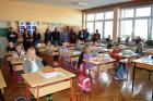 1.Razred Prvi Puta U Novoj Uionici Zajedno S Roditeljima