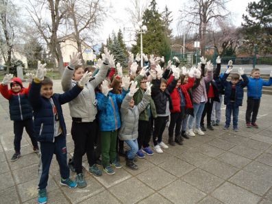 1. Kad se male ruke slože