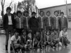 Nastavnik Slavko Pain, kolska Ekipa U Rukometu, Pobjednici Turnira U Metkoviu 1975. Jurkovi Miljenko, Vukovi Hrvoje, Jeli Feliks, eli Davor, prlje Ivan, Batinovi Nika, Vukovi Miro, Jerkovi Niko, Dropulji, Dragovi eljko, Jerkovi Joko, Ujdur Daglas, Vukovi eljko