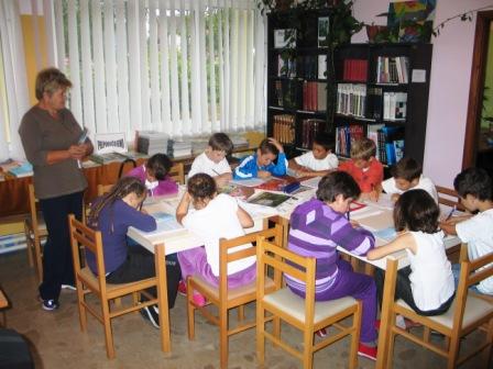 http://os-mikleus.skole.hr/upload/os-mikleus/newsattach/101/U_pozadini_referentna_zbirka%26%238230%3B.jpg