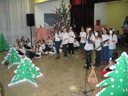 http://os-mikleus.skole.hr/upload/os-mikleus/newsattach/113/02_Ples_pahuljica%2C_folklorna_skupina%2C_slika_II.jpg