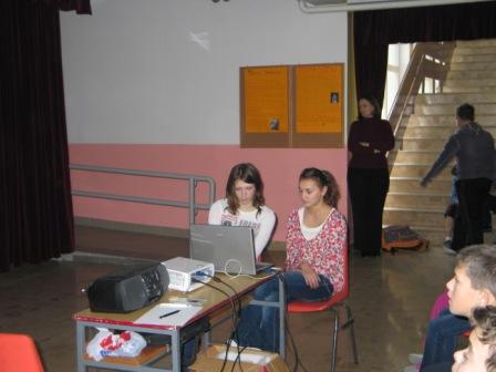 http://os-mikleus.skole.hr/upload/os-mikleus/newsattach/132/02_Prezentiranje_Deklaracije_o_hrvatskom_jeziku.jpg