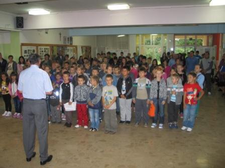 http://os-mikleus.skole.hr/upload/os-mikleus/newsattach/155/Pozdrav_ravnatelja_svim_ucenicima_i_roditeljima_na_pocetku_nove_sk._god._2013.-14.jpg