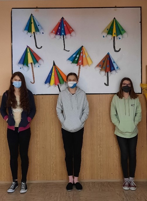 Uenice matine kole koje su se plasirale na upanijska natjecanja: Mihaela Kuzel (8.r.), Ema Ratkovi (7.r.) i Lana opar (7.r.)