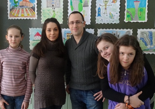 Uiteljica likovog, kolski pedagog s uenicima, sudionicima projekta 