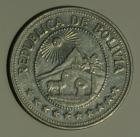 Bolivijski Boliviano (Boliviano), Bs.; Dio Bolivijskog Dravnog Grba: Na titu Je Prikazana Srebrna Planina Potos S Izlazeim Suncem Koje Ima Ljudski Lik - Staroindijanskog Boga-Sunca Koji Se Zove Inti (Na Zastavi Je Argentine I Urugvaja). Ispred Nje Je Alpaka (Vrsta Ljame), Koja Stoji Pored Stabla I ita, Koji Predstavljaju Resurse Drave. Deset Zvjezdica Predstavljaju Devet Departmana, Te Bivu Provinciju Litoral, Koju Je Preuzeo ile 1879. Godine.