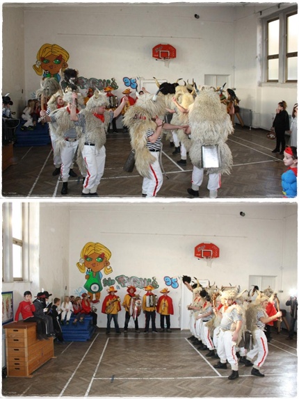 Formirali su krug i dondolali rame uz rame okrenuti jedni drugima leima kako bi zvonjava bila jo izraenija