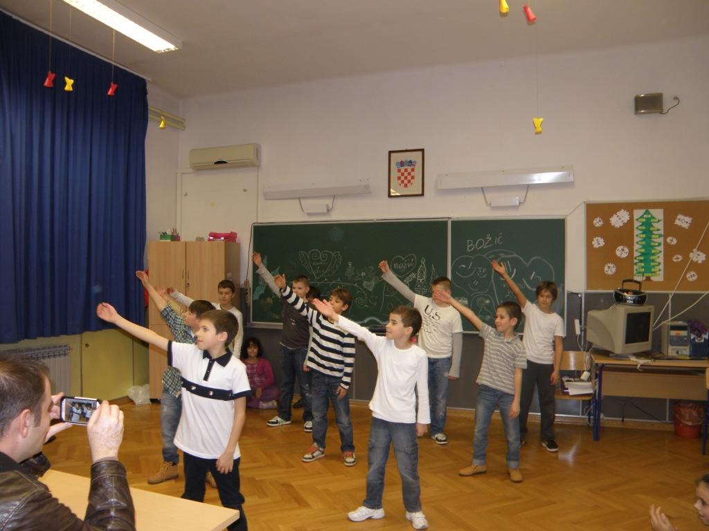 Nastup ritmike skupine - djeaci