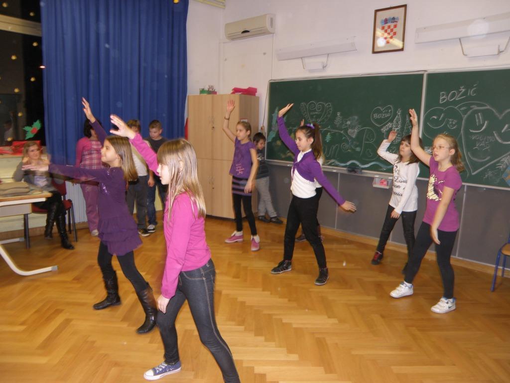 Nastup ritmike skupine - djevojice
