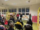 O_Pribislavec_premijera_priE_Crni_grof_u_knjinici_za_uEnike_kole_prije_boine_priredbe_21_12_2023_17