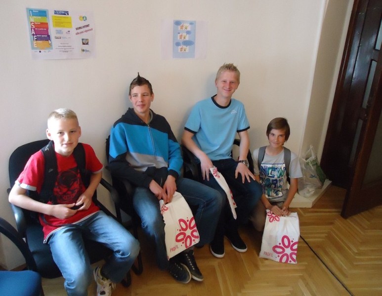 MULTIMEDIJSKA IZLOBA - SIGURNIJI INTERNET ZA DJECU I MLADE - ZAGREB 2013.