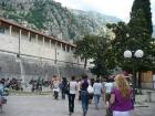 U Kotor Se Ulazi Na Troja Vrata