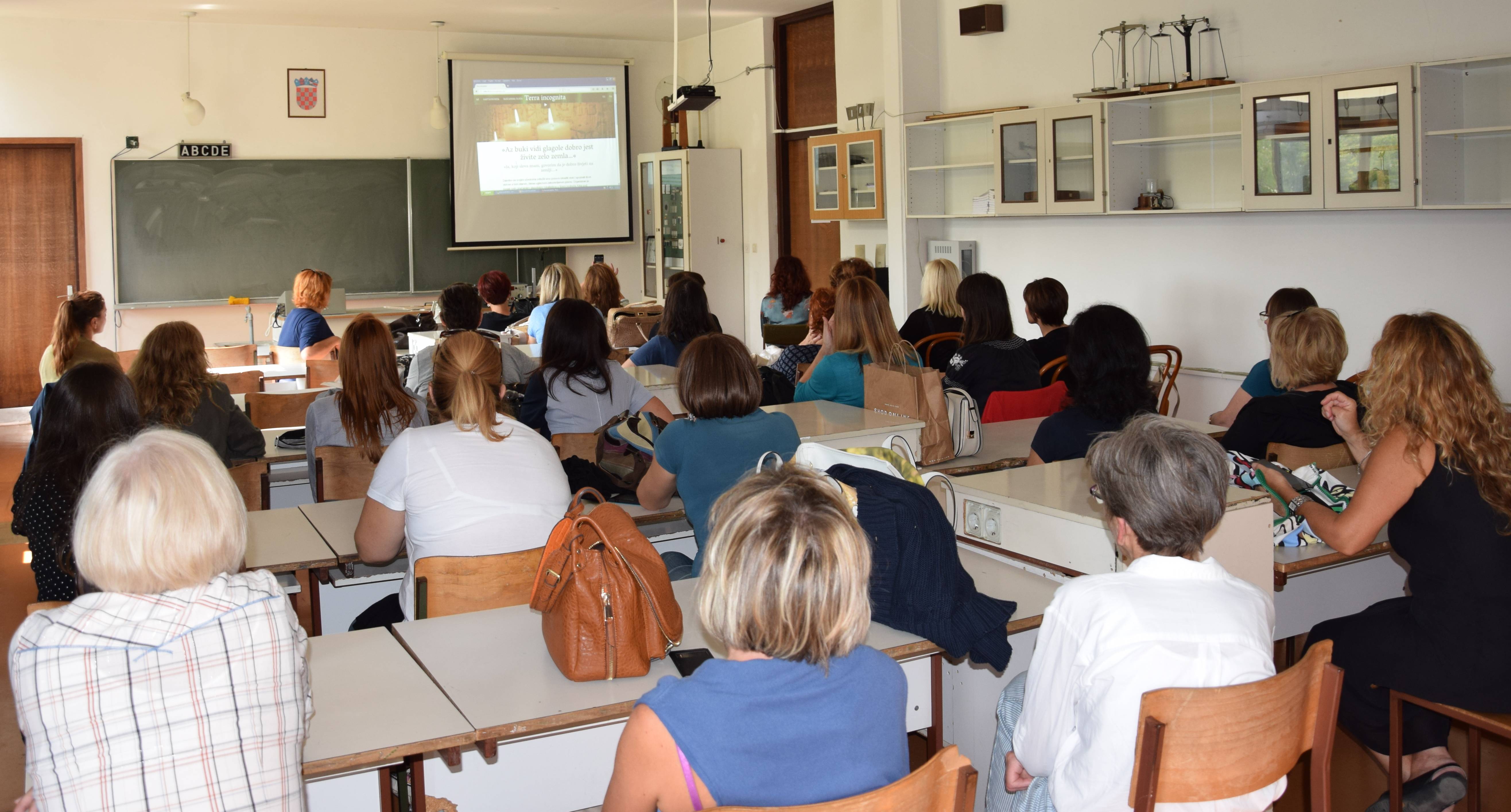 http://ss-hrvatskikraljzvonimir-krk.skole.hr/upload/ss-hrvatskikraljzvonimir-krk/newsattach/1303/strucni_skup_knjiznicari.jpg