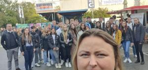 Zajednika fotografija ispred paviljona