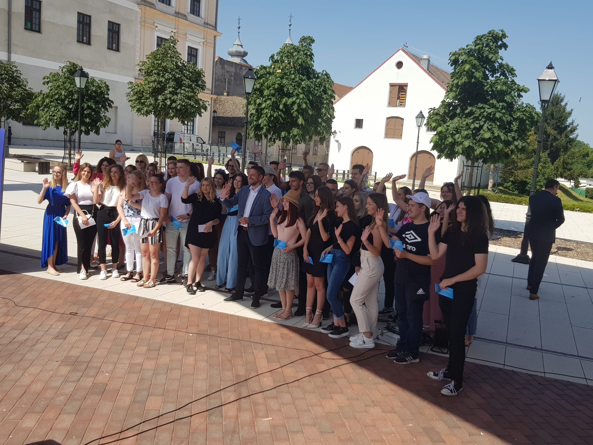 ​Nagraeni izvrsni maturanti 2022. s gradonaelnikom Radiem