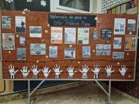 Izgled panoa u holu �kole s uradcima u�enika